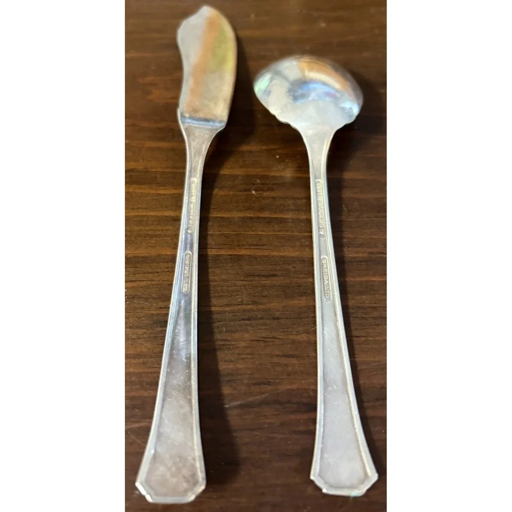 Oneida 1881 Rogers Floral Queen Silverplate Master Butter Knife Sugar Spoon